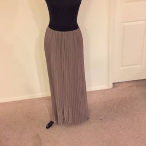 IMAN Global Pleated Pull-On Maxi SKIRT/DRESS